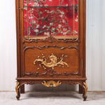 Витрина из дуба с позолотой в стиле Рококо