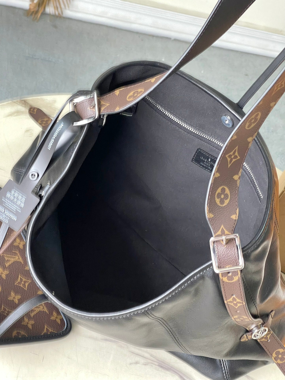 Louis Vuitton CarryAll Dark MM