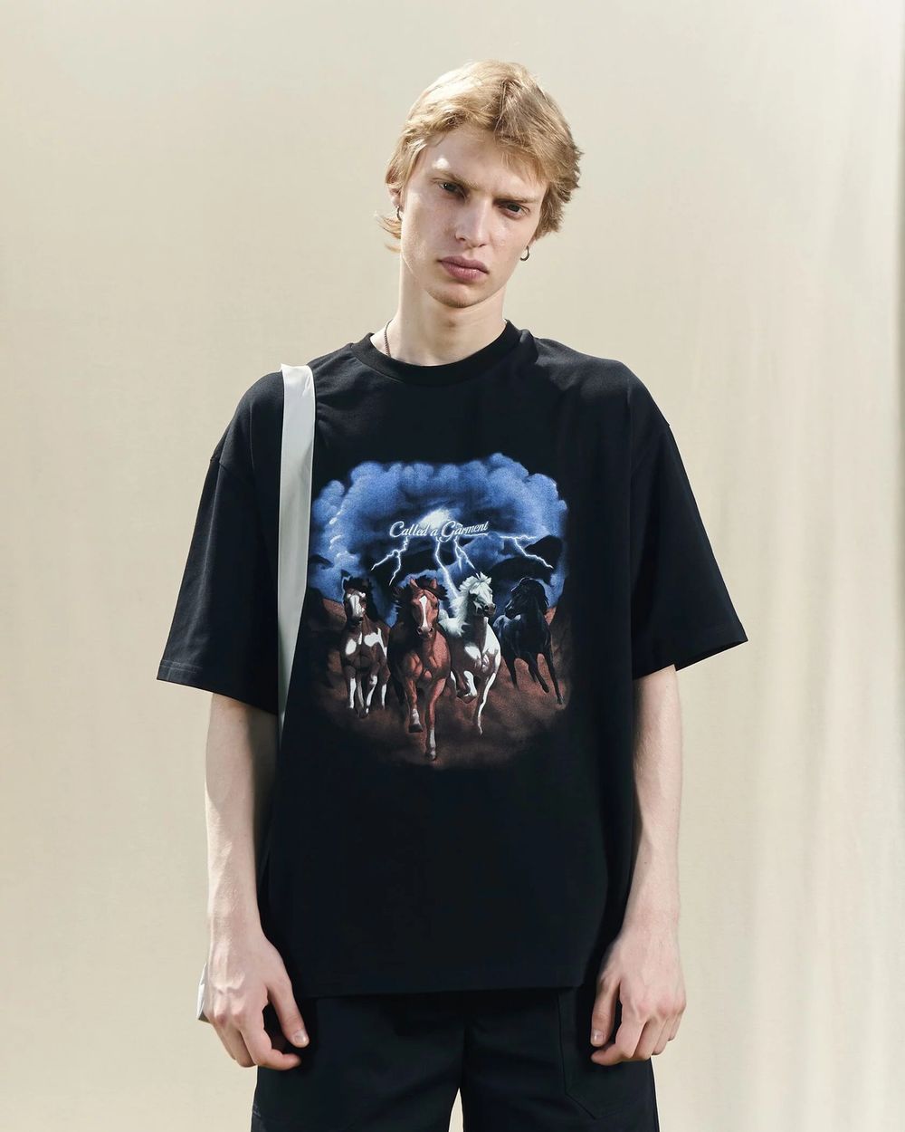 Купить Футболка Called a Garment Horses Peach effect черная Футболка Called a Garment Horses Peach effect черная