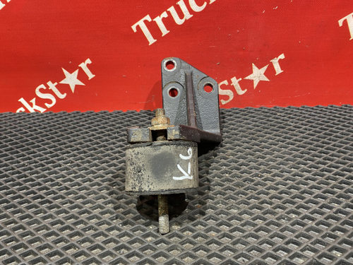 Кронштейн траверсы кпп правый 2017г