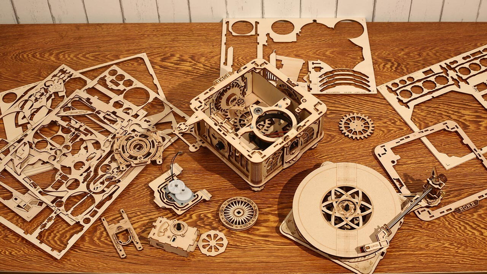 Деревянный конструктор Классический граммофон с USB подключением (ROKR)