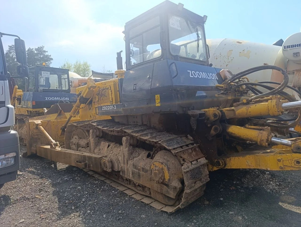 Zoomlion ZD220* Бульдозер ZD220F-3 (Дизельный, 14,0 л, 254 л.с., АТ)