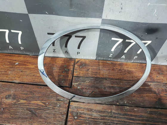 Молдинг окантовка фары правой MINI Hatch (F55/F56) 13-24 Б/У Оригинал 51137300632