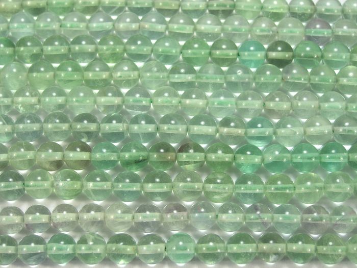 Нить бусин из флюорита зеленого, шар гладкий 6мм