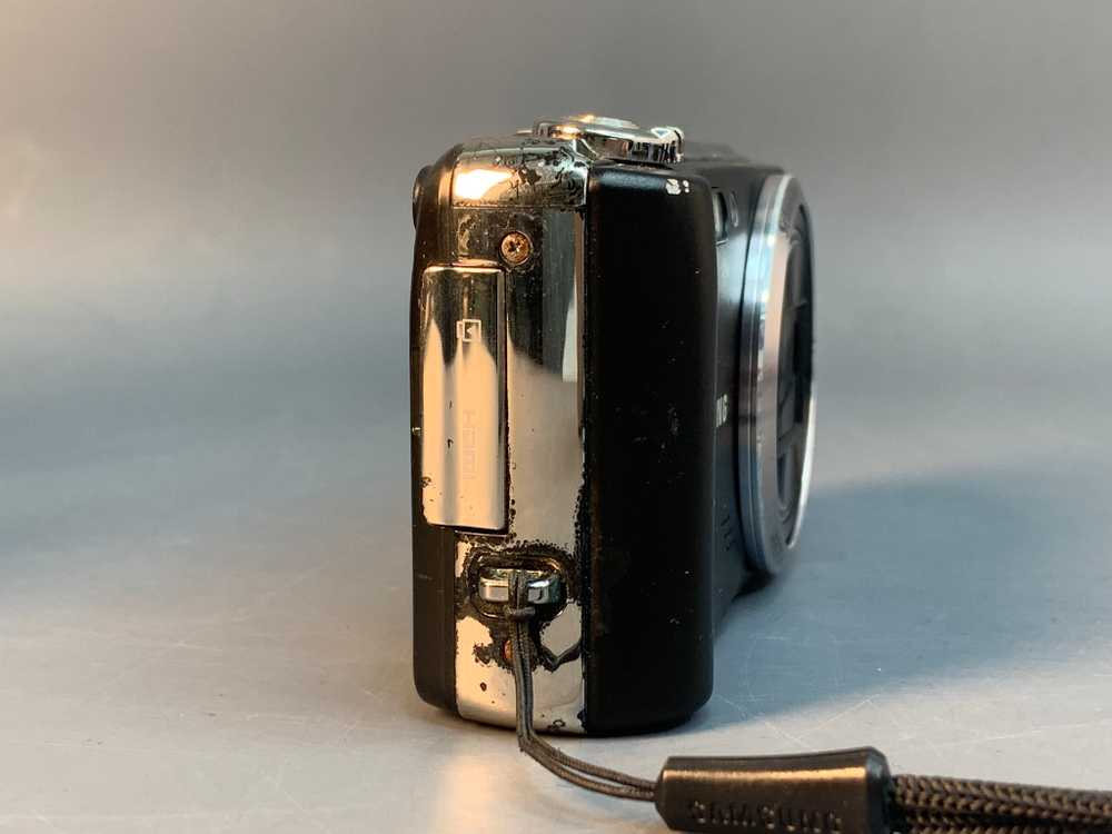 Samsung WB600 без з/у вмятина на корпусе