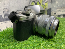 Olympus OM-D E-M10 Mark II + 14-42mm (6300 кадров)