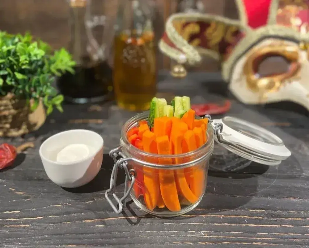 Овощные брусочки с соусом
