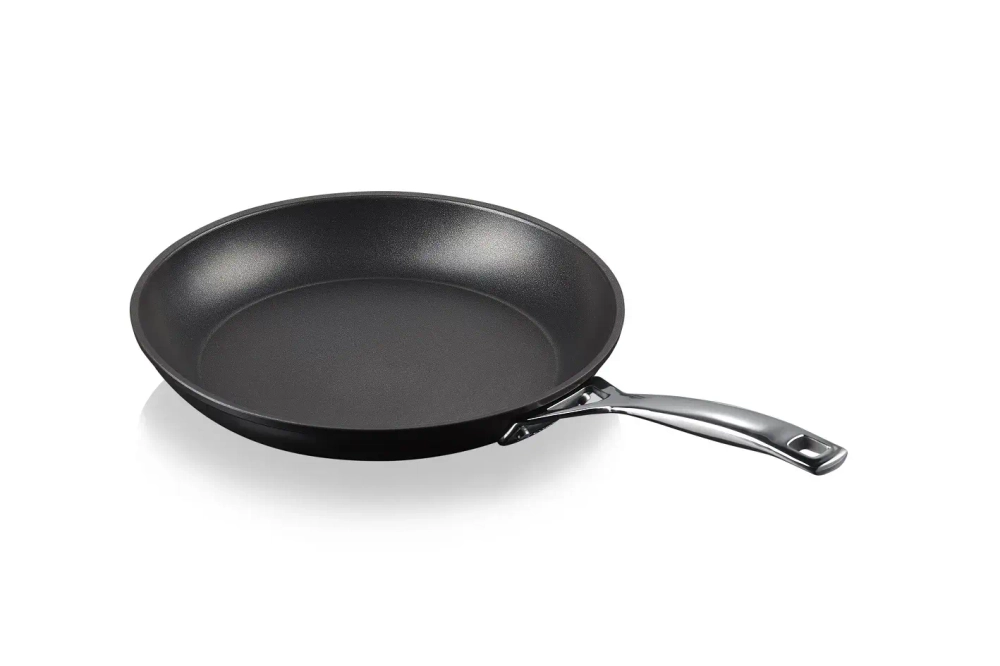 Le Creuset Сковорода PRO с антипригарным покрытием 28см