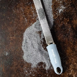 Microplane - Терка Zester Премиум небесно-голубого цвета / артикул   46227  / GTIN 098399462271