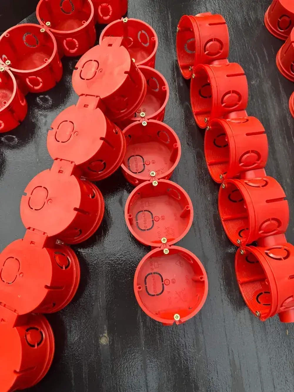 Коробка подрозетник с/у в бетон красный 68х42 (20 шт)