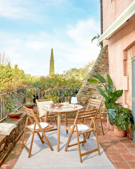 Круглый уличный стол Vilma из массива акации Ø 90 см 100% FSC Испания La Forma