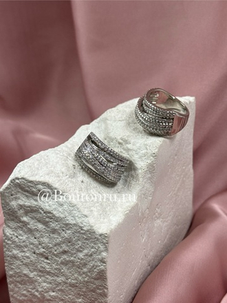 Кольцо серебристое многослойное в стразах