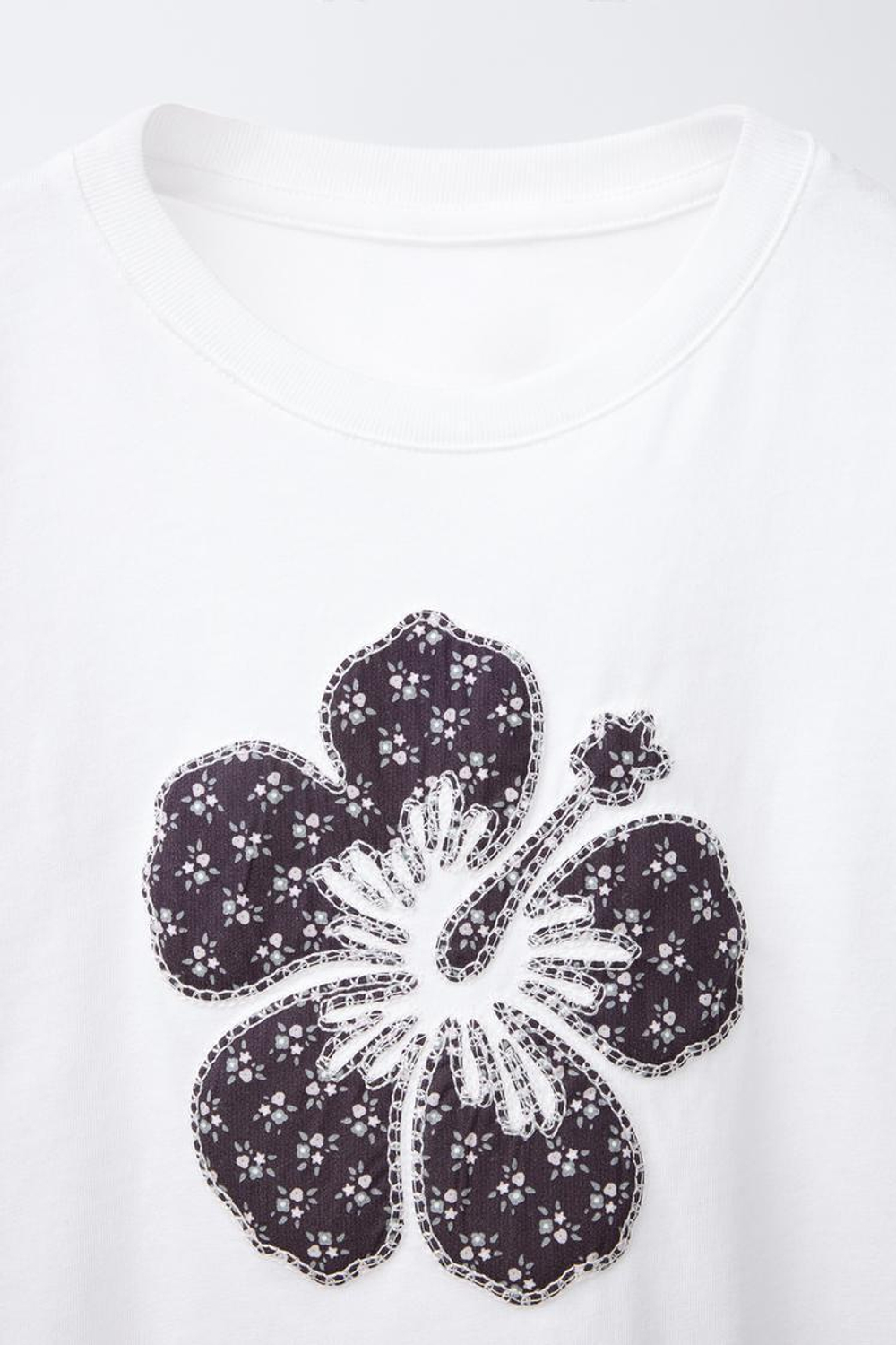 ZARA ФУТБОЛКА С НАШИВКОЙ, БЕЛЫЙ