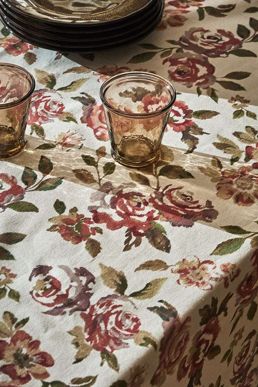 ZARA HOME ХЛОПЧАТОБУМАЖНАЯ СКАТЕРТЬ В ЦВЕТОЧЕК, ЧЕРЕПИЧНЫЙ