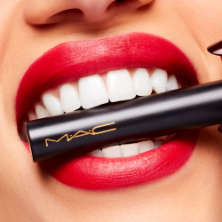 MAC Cosmetics Powder Kiss Velvet Blur Slim Stick - Матовая увлажняющая помада, 2 g