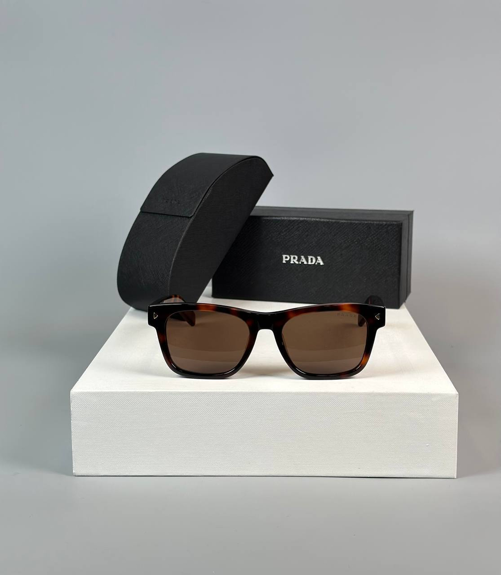 Очки Prada