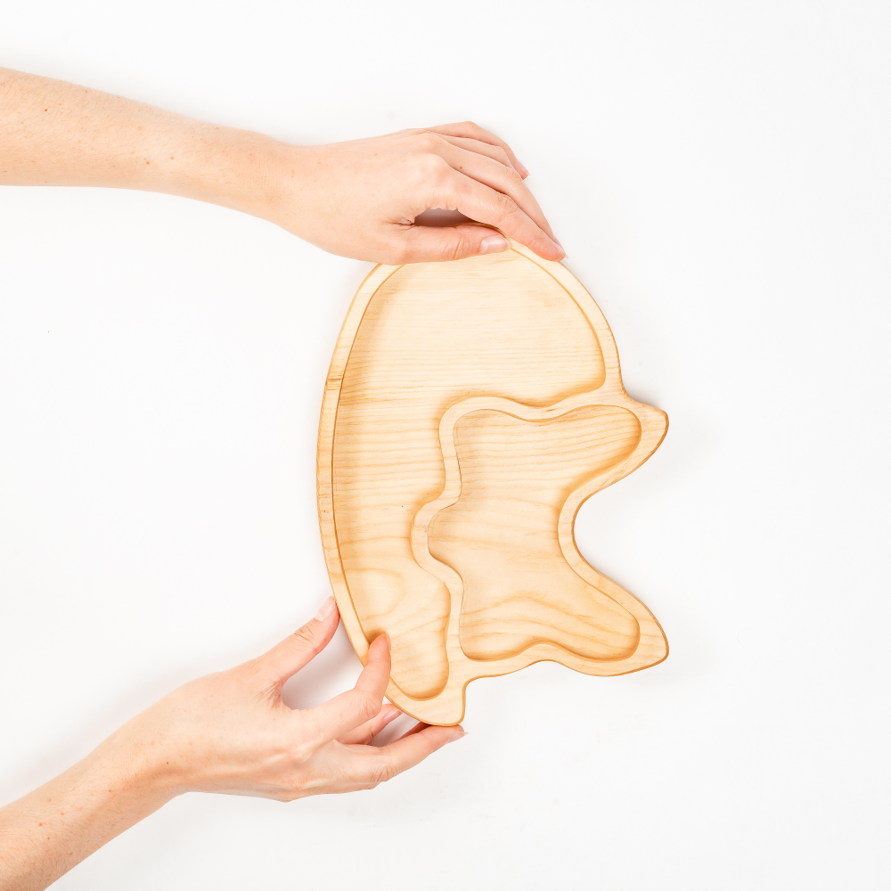 Менажница деревянная из сибирского кедра для подачи блюд и закусок с гравировкой "ЛИСИЦА". MG109