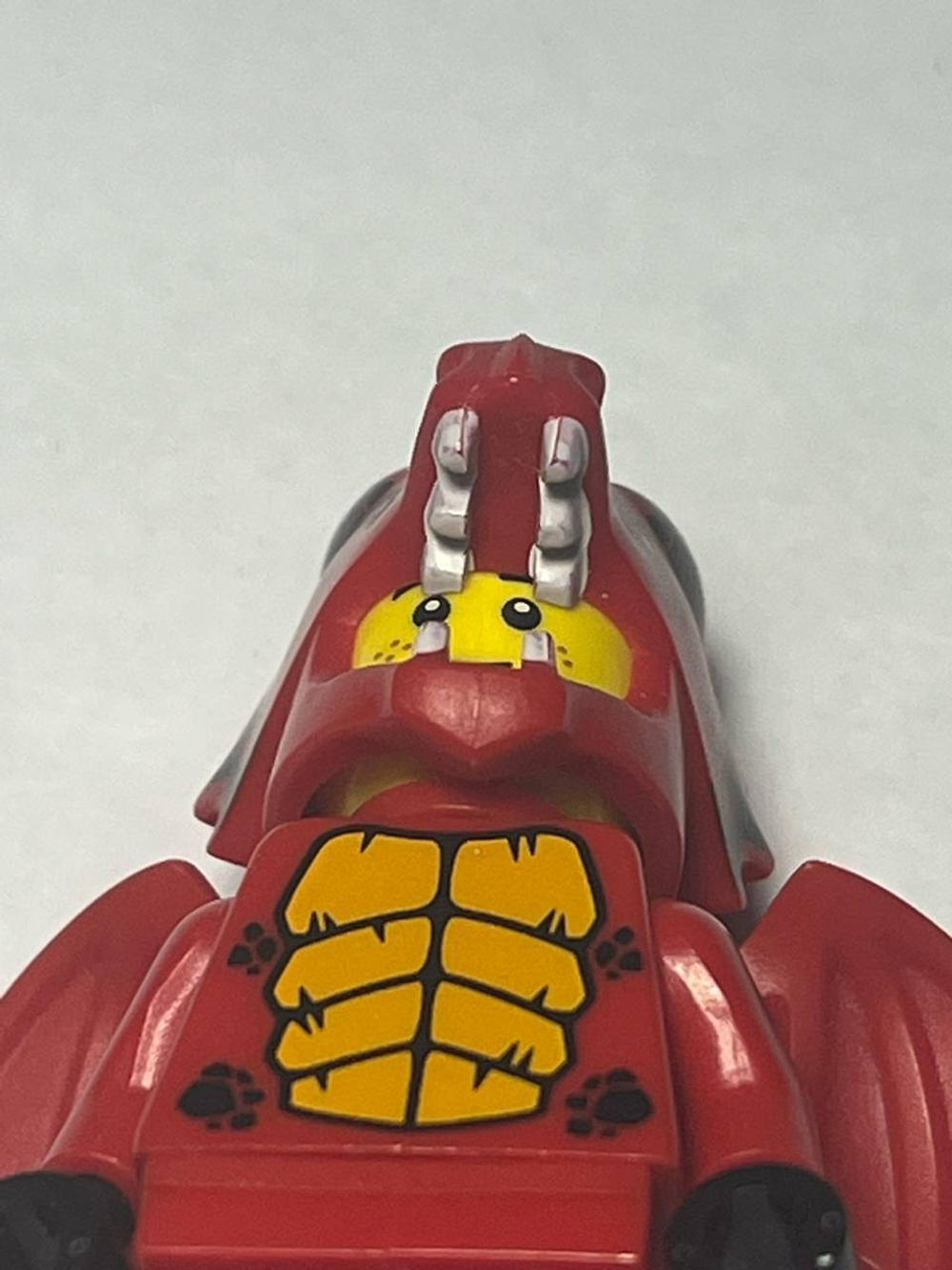 USED Парень в костюме дракона col318