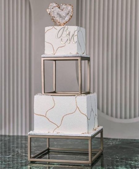 Свадебный торт с квадратными ярусами