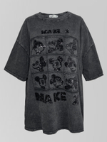 Футболка A13 удлиненная с принтом из пайеток и надписью сзади