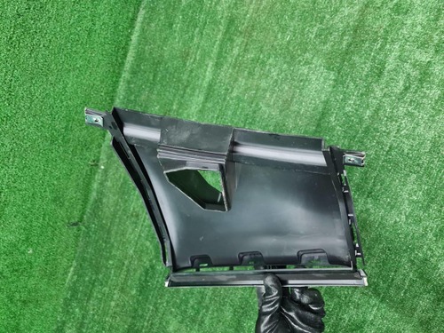 Воздуховод переднего бампера Hongqi E-HS9 (20-нв)