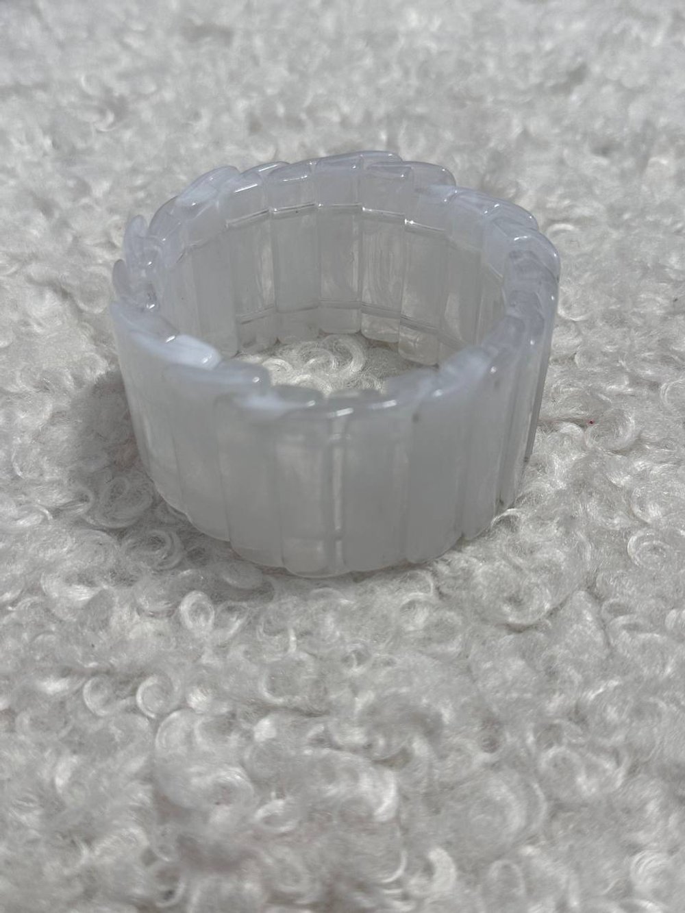 Браслет из пластин белый