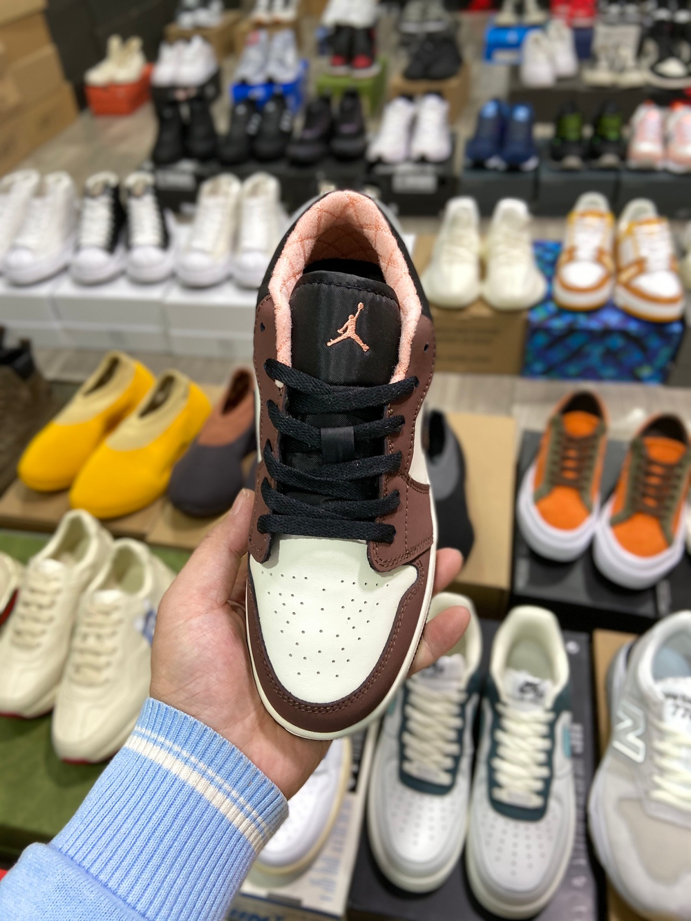 Jordan 1 Low Mocha