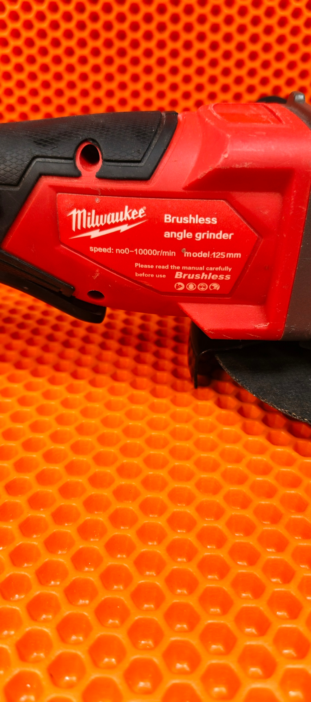 Болгарка (УШМ) Milwaukee no0 125mm