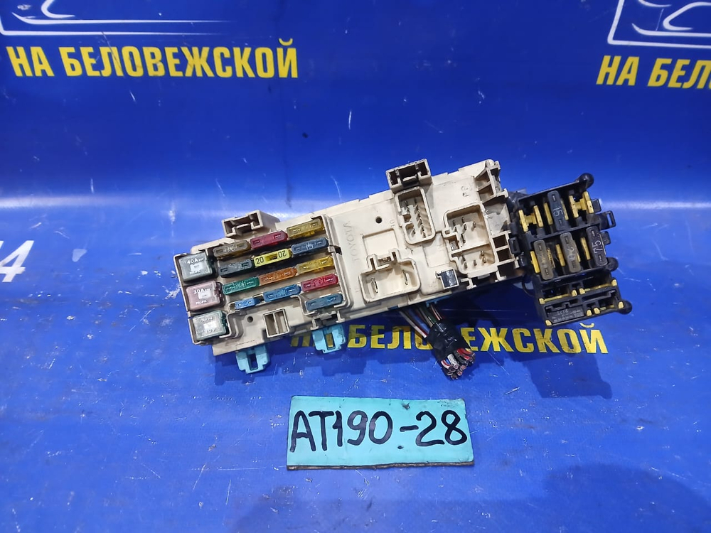 Блок предохранителей салонный TOYOTA CARINA E 1992