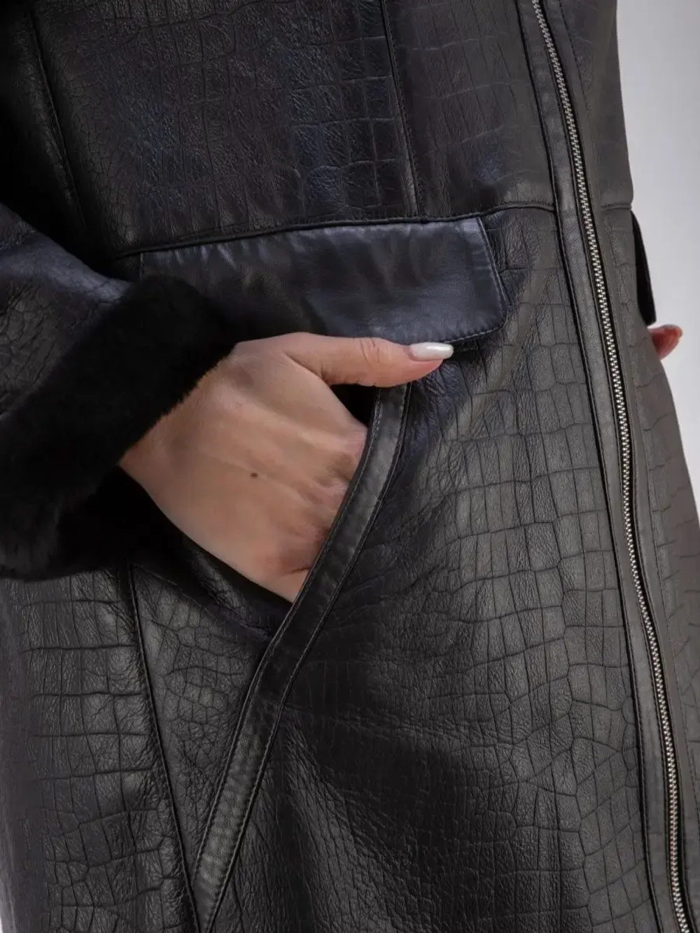 Дубленка зимняя натуральная с капюшоном