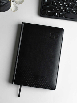 Ежедневник датированный 2026 ESCALADA, А5, 176 л., арт. 70218/ 15 САРИФ ЧЁРНЫЙ (кожзам: 146x211 мм, твёрдый переплёт с поролоном, материал обложки: искусственная кожа "Сариф"; декор: блинтовое тиснение; способ крепления блока: ниткошвейный; вн. блок: