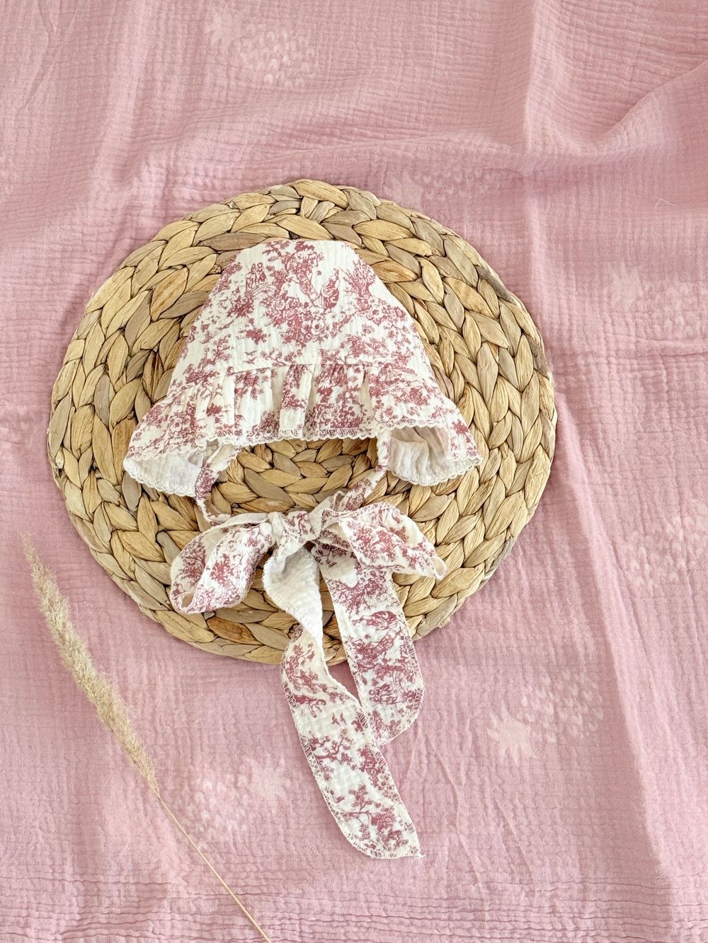 Чепчик муслиновый с кроше
