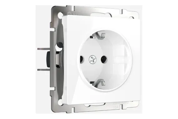 Розетка Werkel с заземлением + шторка IP44 белая 25904