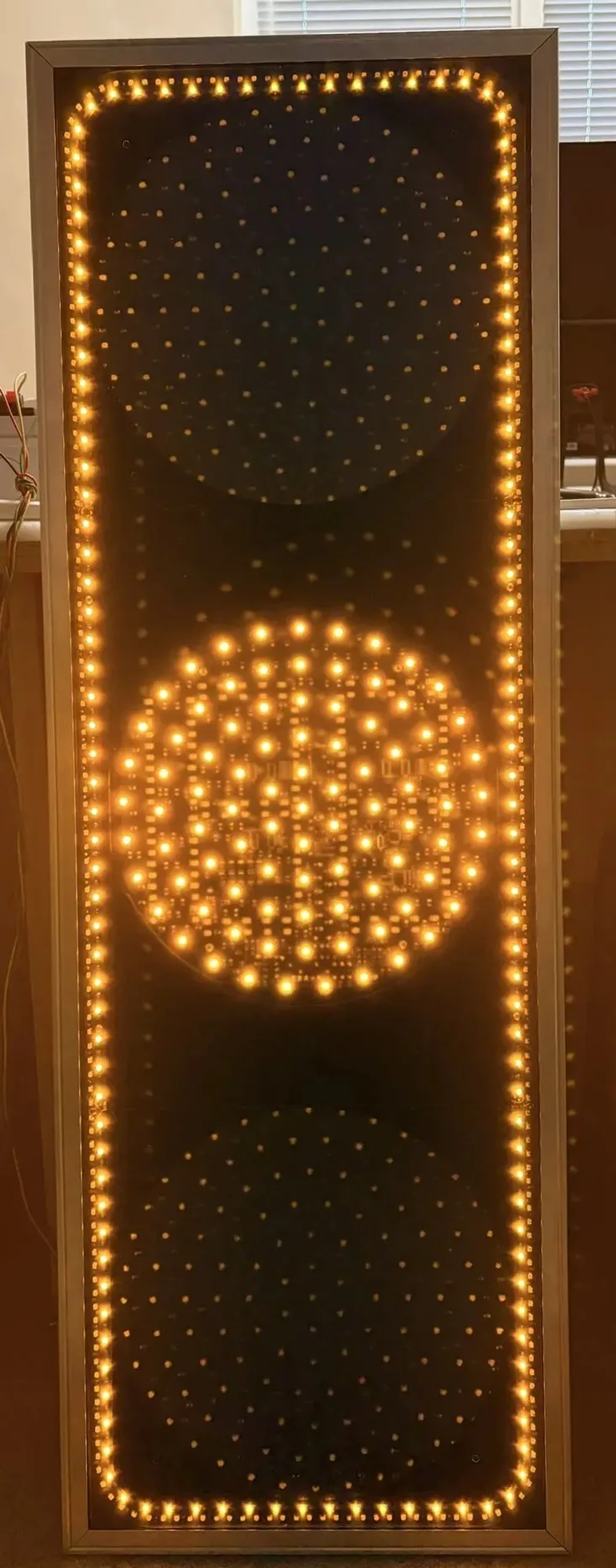 Светофор транспортный светодиодный Т.1.1 с ультратонким корпусом (полукруглым и классическим исполнением). Диаметр 200 мм, осевая сила света 250 Кд, IP54, УХЛ1, срок службы 10 лет. Гарантия 5 лет!  Цена по запросу.  +7 (926) 394-44-38.