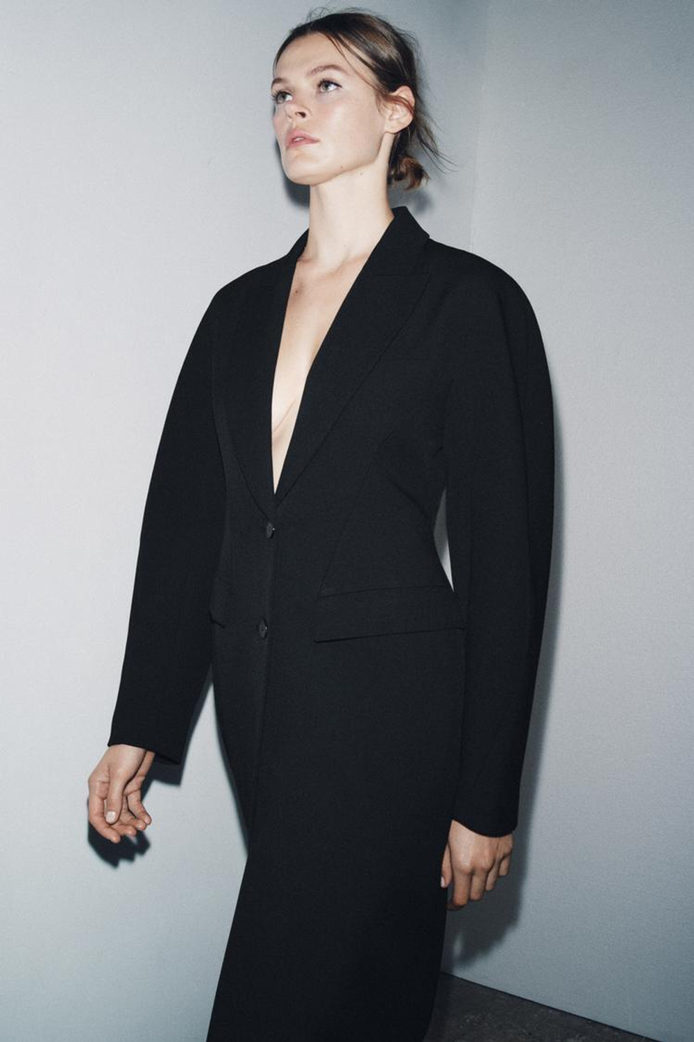 ZARA ПРИТАЛЕННОЕ ПАЛЬТО — ZW COLLECTION, ЧЕРНЫЙ