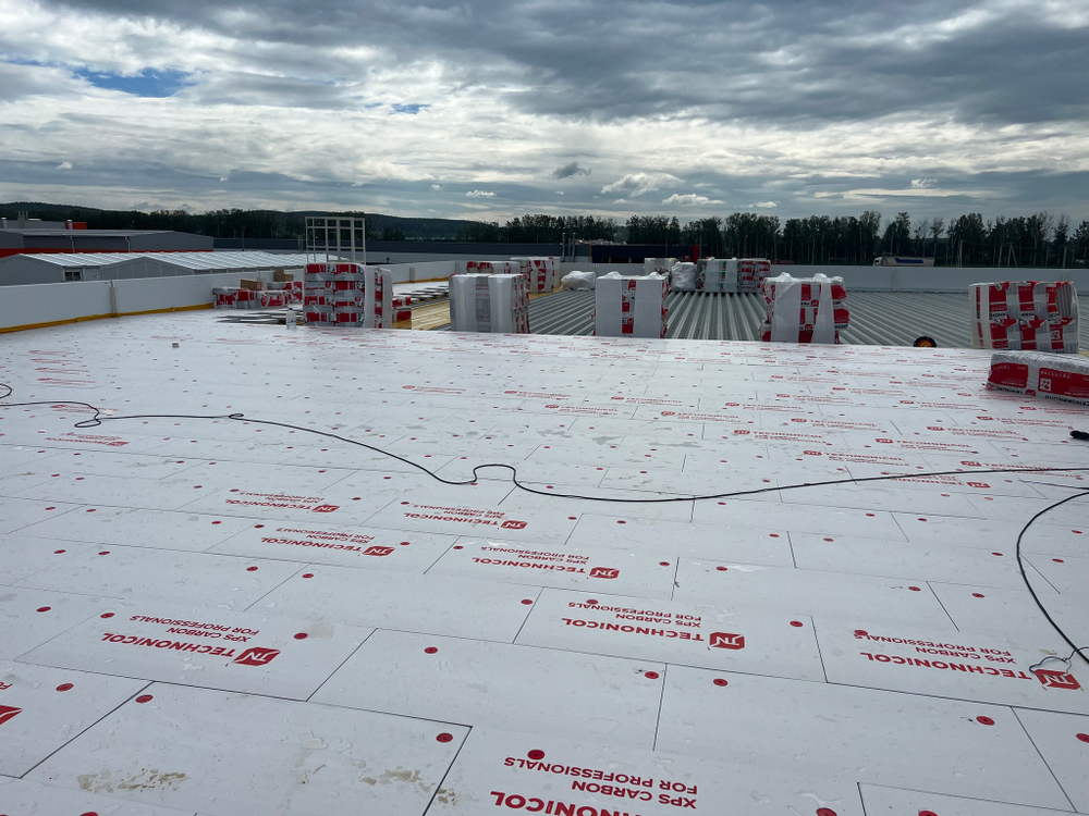 Поставка и монтаж кровли из ПВХ мембраны (Производственно-складское здание со встроенными административно-бытовыми помещениями. Территория Индустриального парка "Про-Бизнес-Парк"