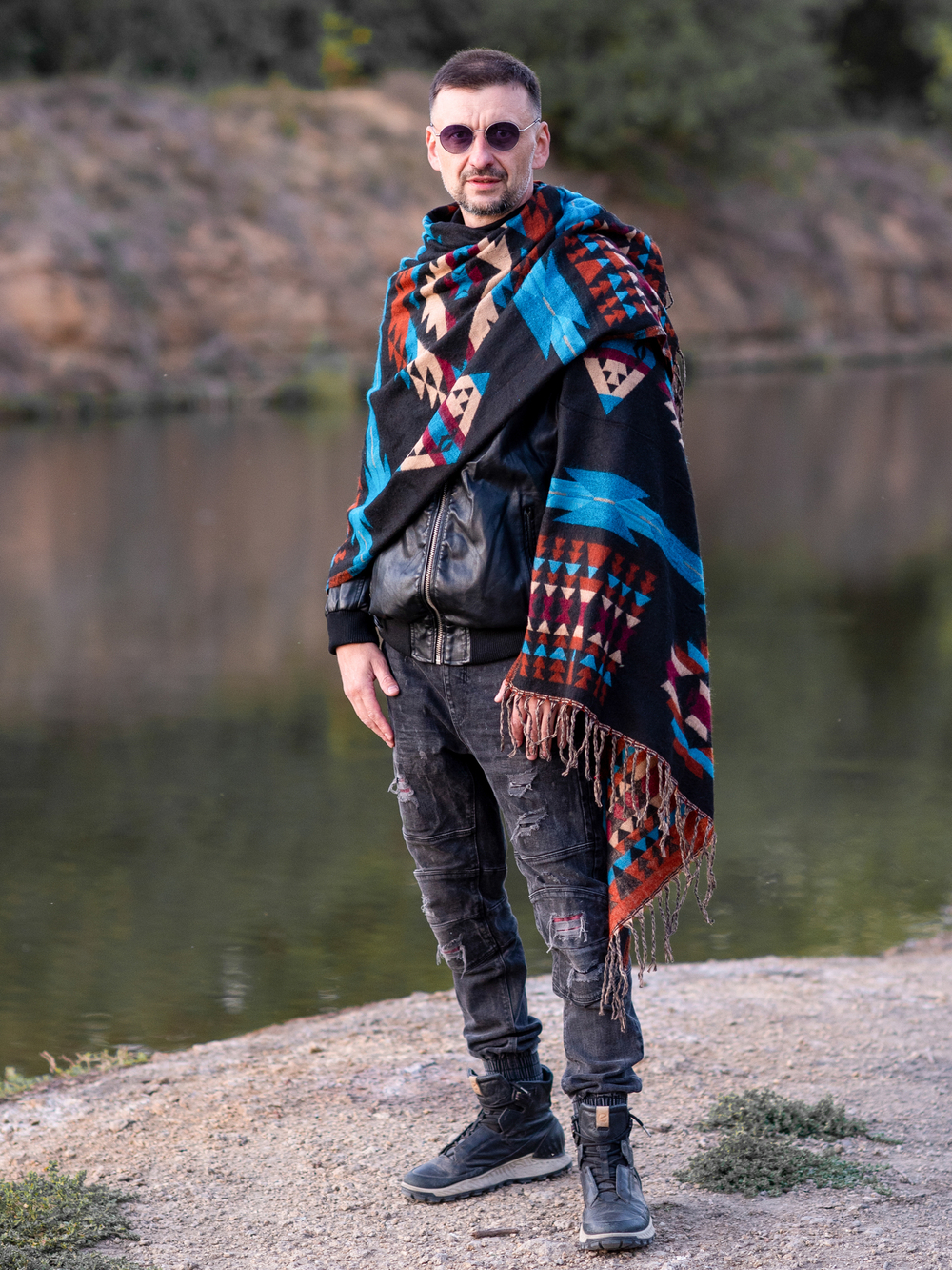 Палантин теплый с орнаментом Навахо