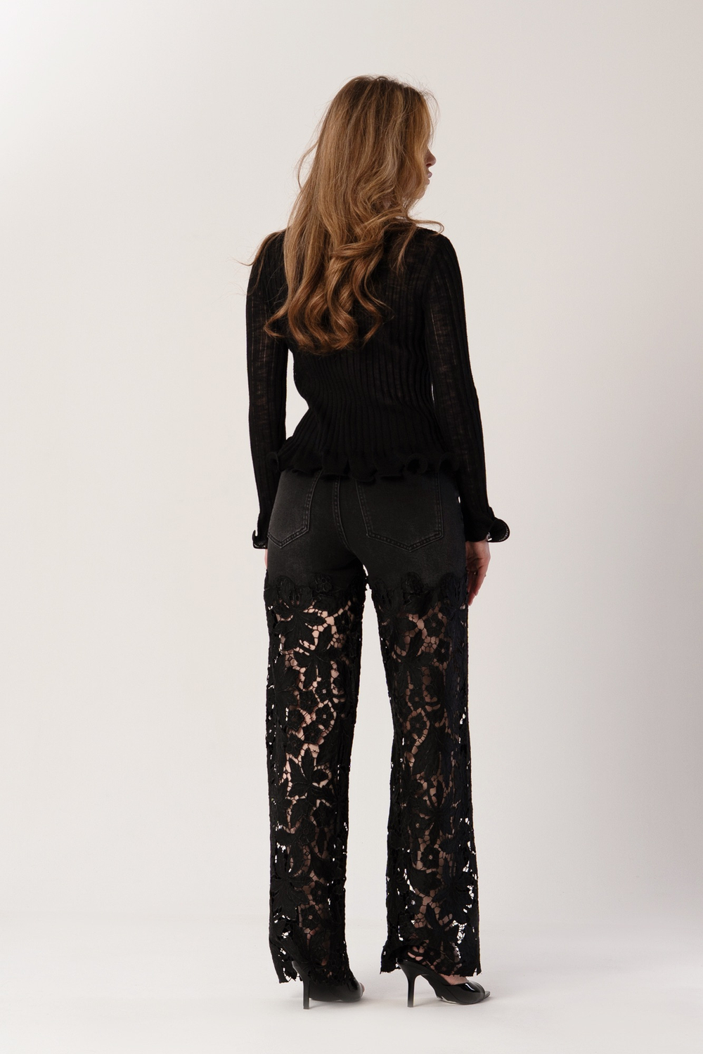 Джинсы с кружевом