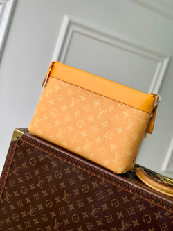 Louis Vuitton Pochette Voyage Souple