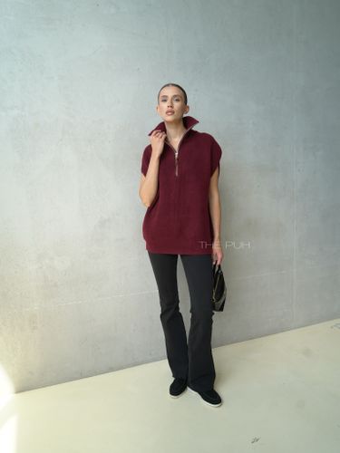 Бордовый вязаный жилет на молнии