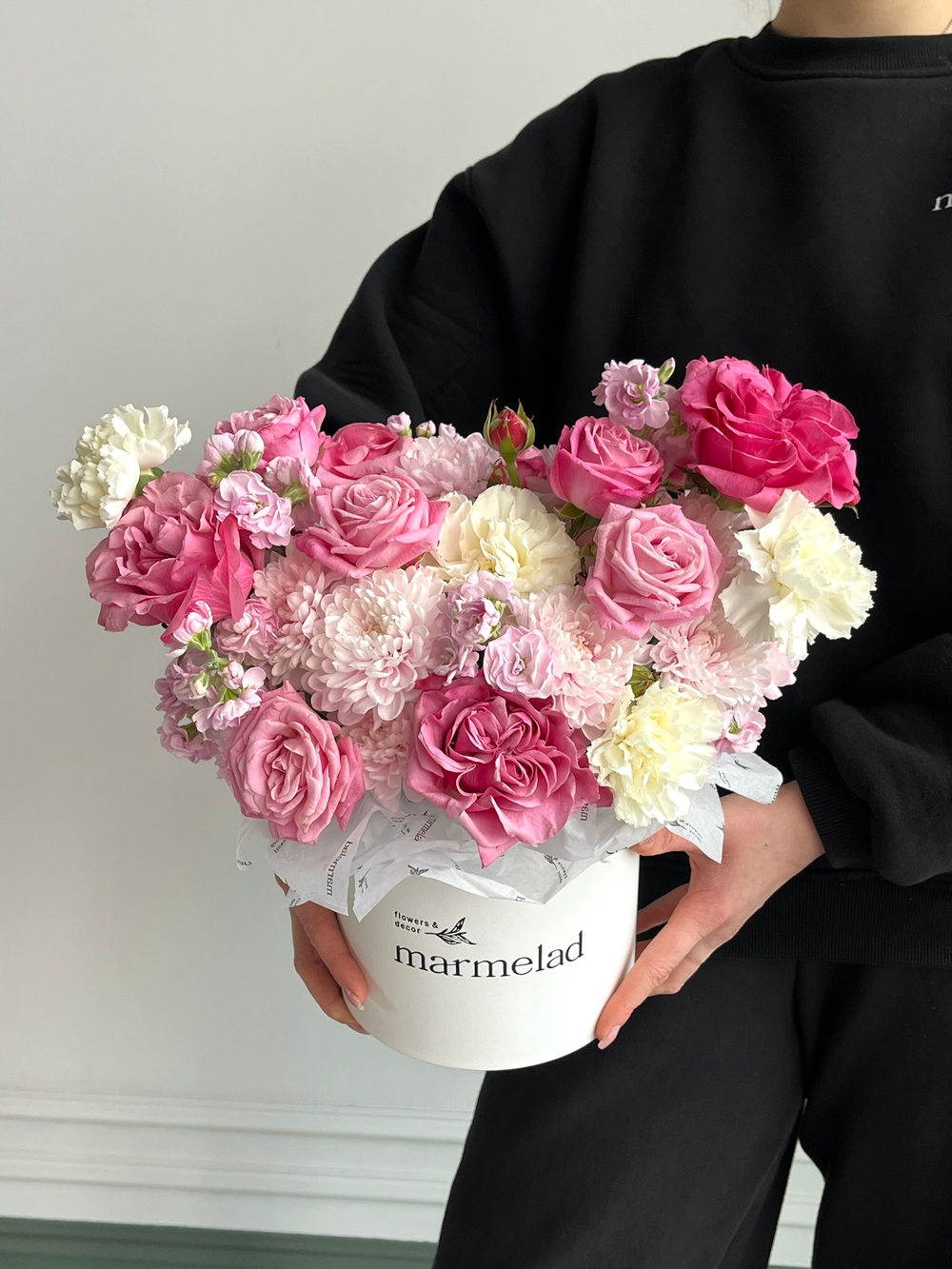 Цветочная коробка в розовых оттенках размер S