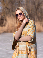 Пончо шерстяное с орнаментом