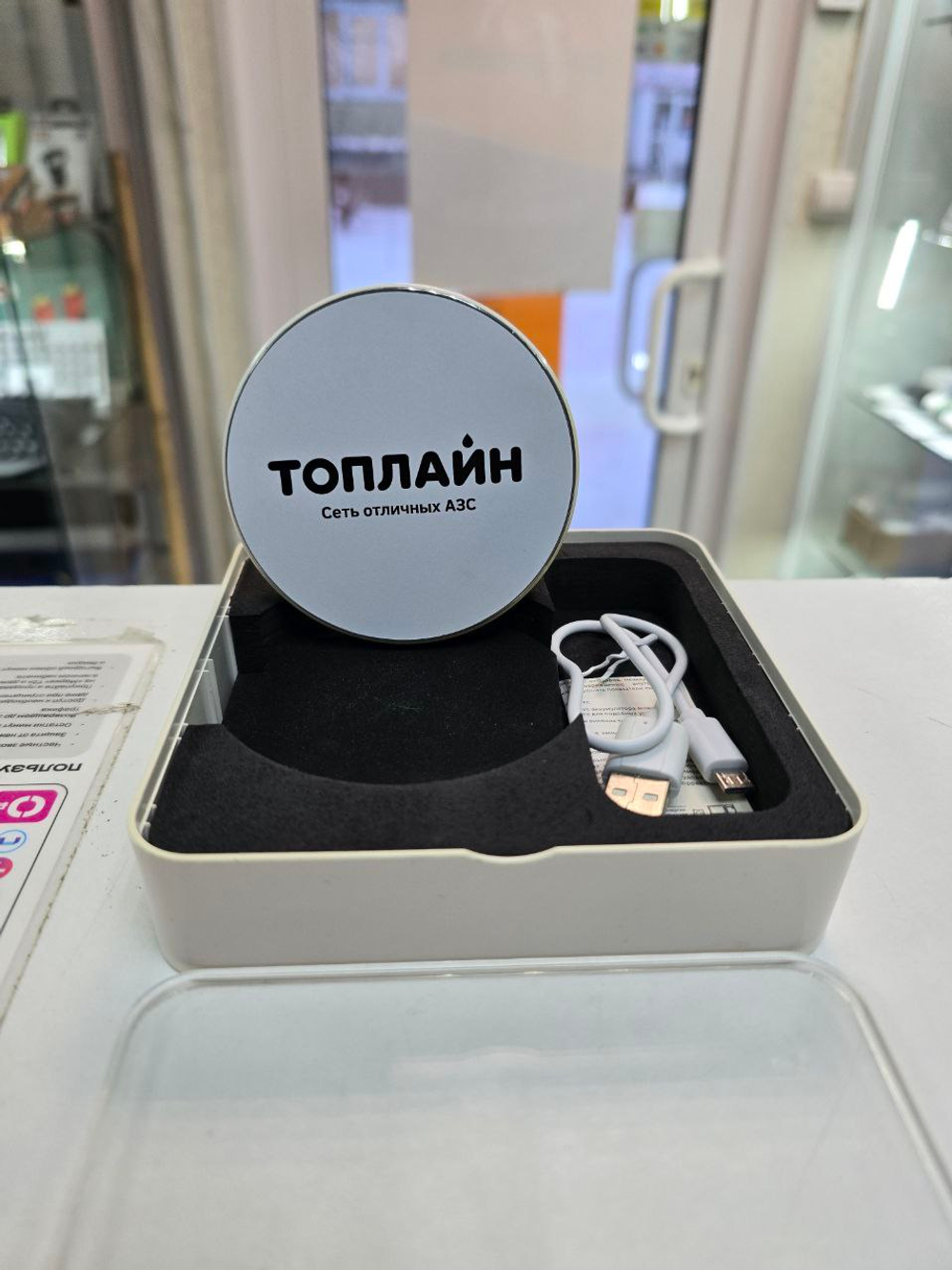 Внешний аккумулятор топлайн 3000mAh в коробке