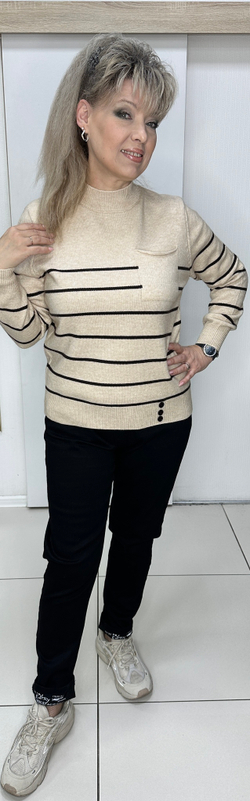 Джемпер бежевый с полоской