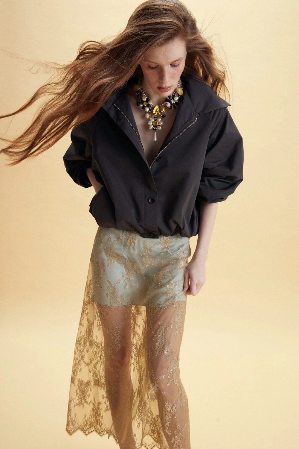 Юбка из кружева табак