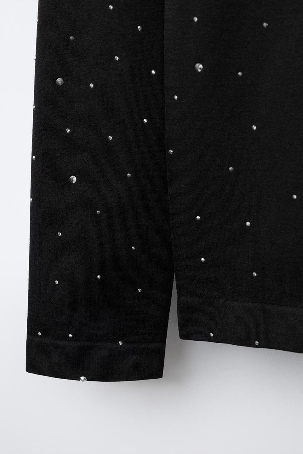 ZARA БЕСШОВНАЯ ФУТБОЛКА СО СТРАЗАМИ, ЧЕРНЫЙ