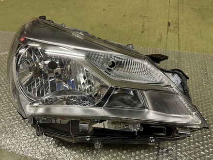 фара правая Toyota Vitz NSP130 135