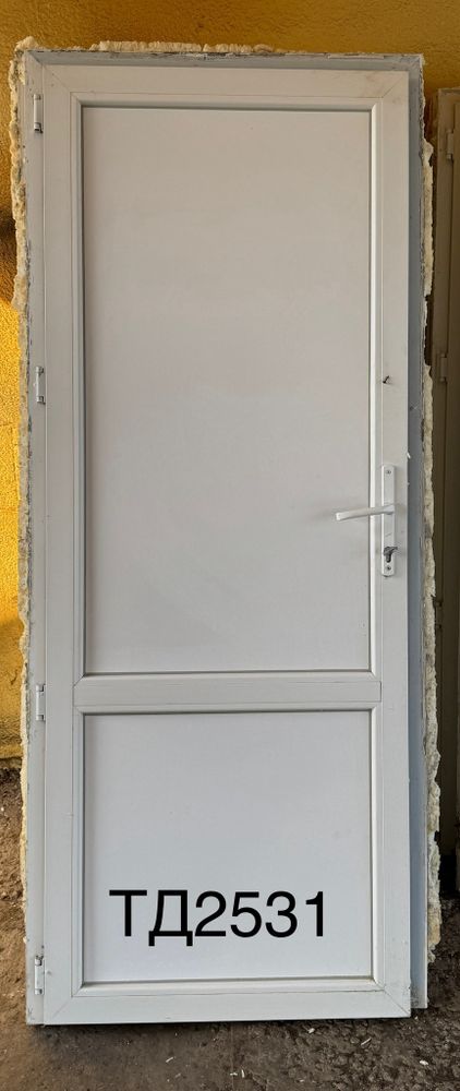 Дверь Пластиковая Б/У Входная 208(в) х 86(ш)