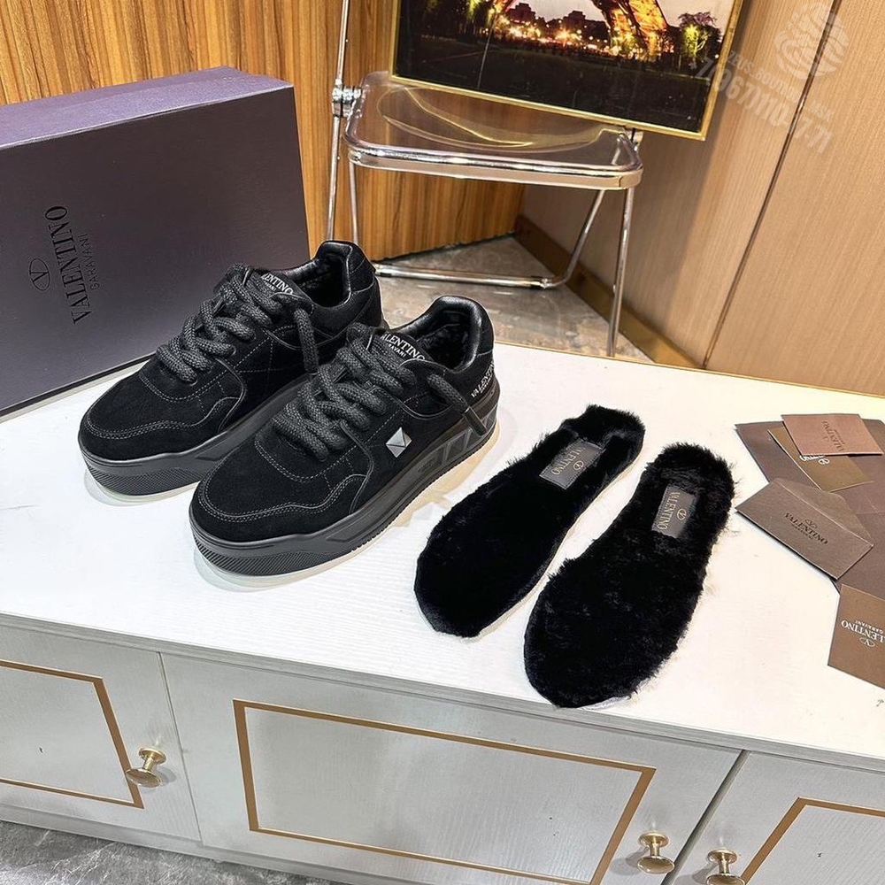 Кроссовки Valentino