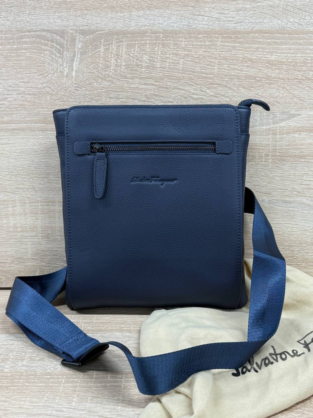 Сумка-мессенджер Salvatore Ferragamo